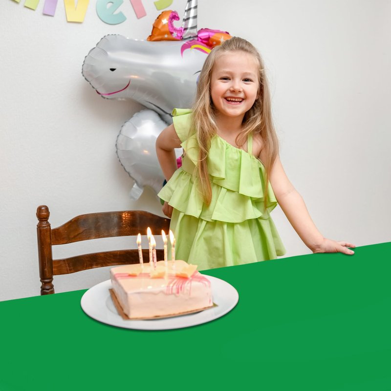 QZYL 2 Pack Green Plastic Tablecloths, 108 x 54 Inches Green Tablecloth for Rectangle Table, Rectangle Disposable Tablecloth Party Tablecover, Table Decor Party Supplies for Outdoor Indoor