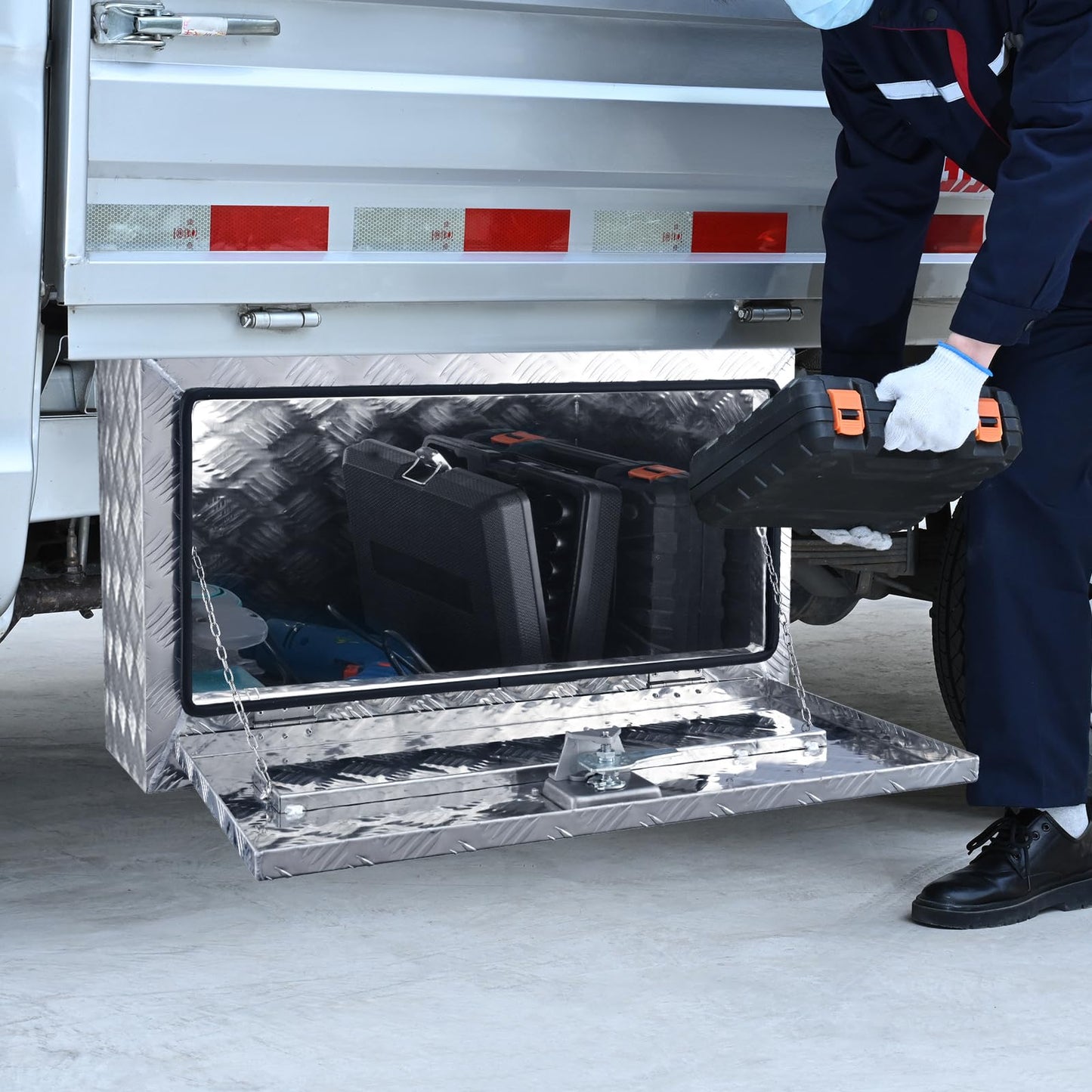 VEVOR Underbody Truck Box, 30"×17"×18" Pickup Storage Box, Heavy Duty Aluminum Diamond Plate Tool Box with Lock and Keys, Waterproof Trailer Storage Box with T-Handle Latch for Truck, Van, Trailer