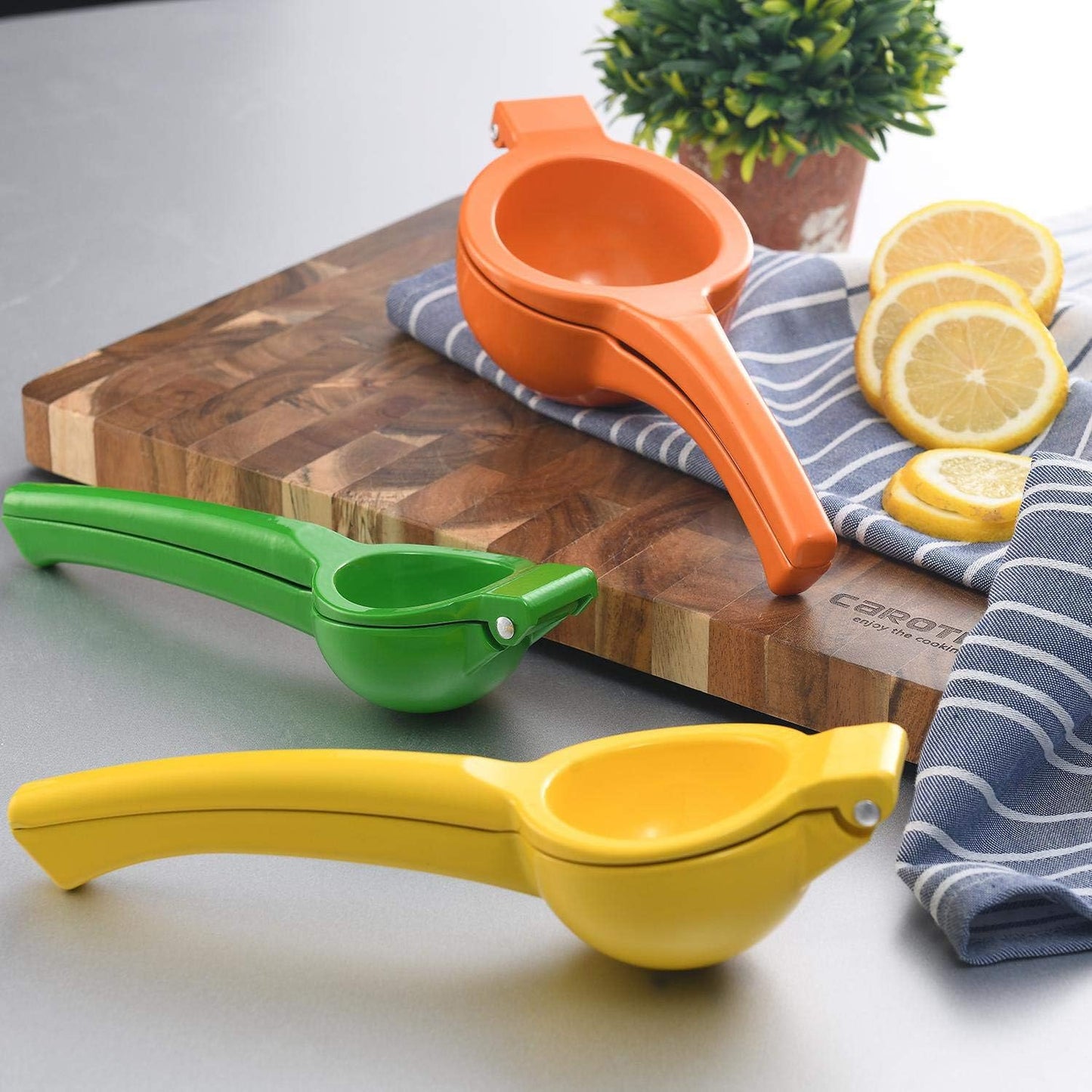 Y-ME Manual Citrus Juicer - Professional Lemon & Lime Squeezer Kitchen Tool | Yellow Metal Design