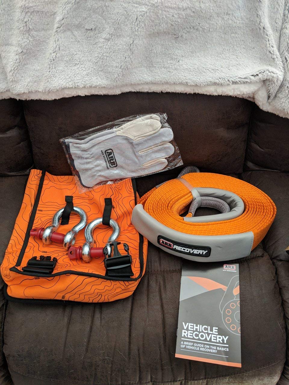ARB RK12A Weekender Recovery Offroad Accessory Kit for Stuck Vehicles with Snatch Tow Strap 17500 Lb + 2 D-Ring Shackles (4.75 ton) + 2 Premium Recovery Leather Gloves+ Hi-Vis Orange Organizer Bag