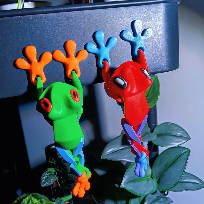 3D Printed 7.92-inch Magnet Frog Toy, Articulated 3D Printed Animals Toys, Can be Used for Refrigerator/Car Decoration. (Red+Blue)