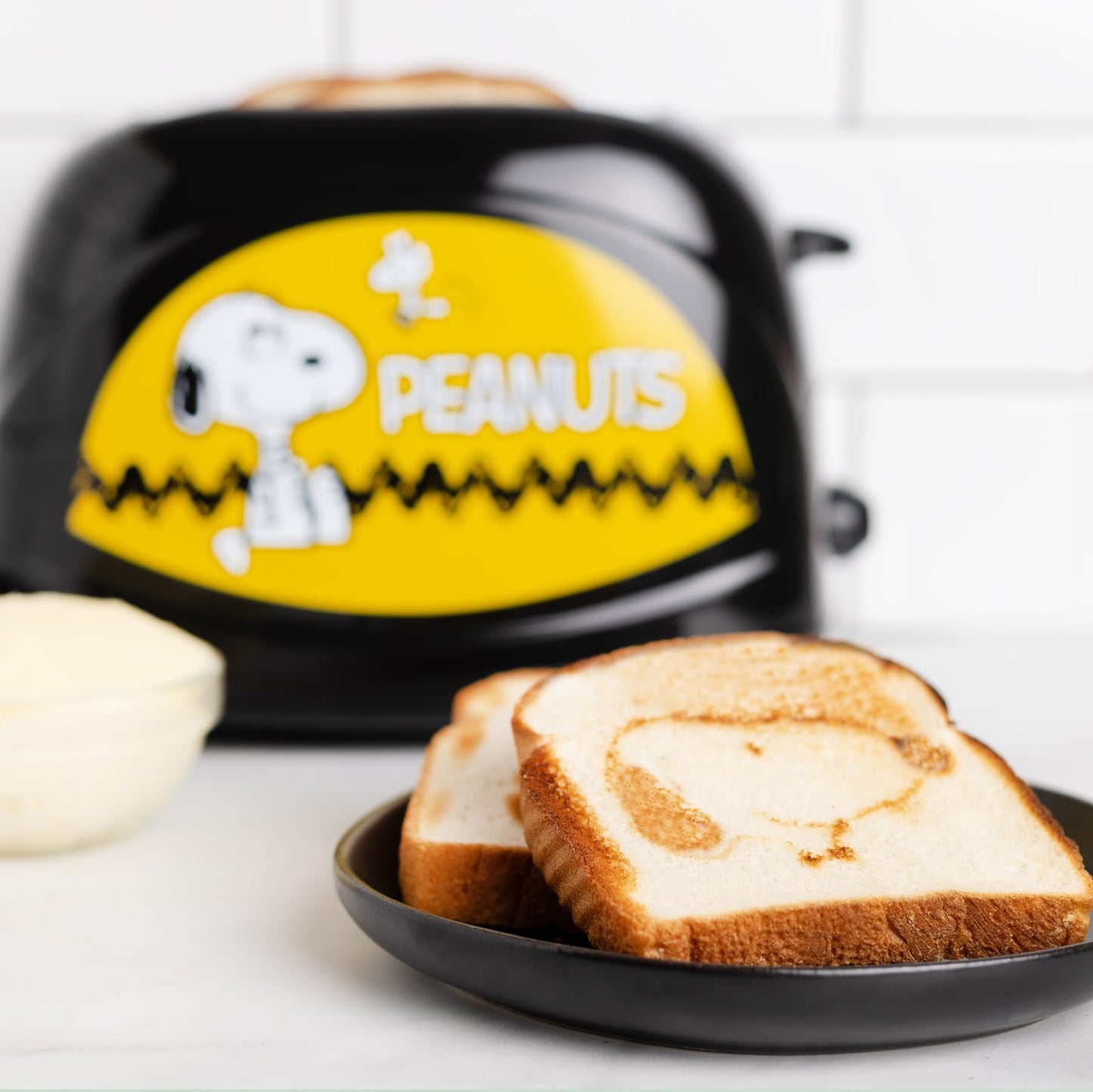 Uncanny Brands Hello Kitty Two-Slice Toaster- Toasts Your Favorite Kitty On Your Toast