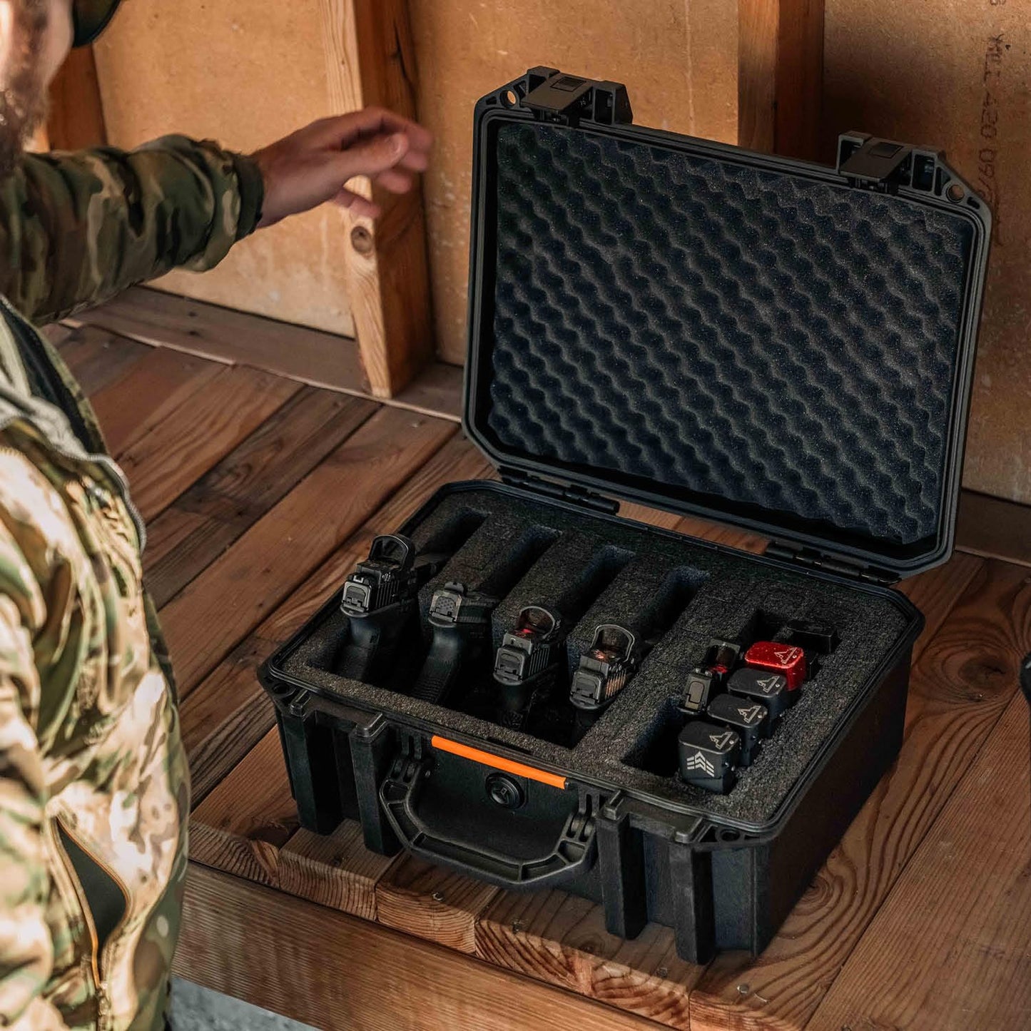 Pelican Vault v300-5 Pistol and 19 Magazine Pre-Cut Foam Gun Case (Black)