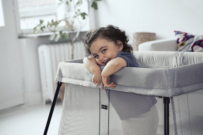 BabyBjörn Travel Crib Light - Silver + Fitted Sheet Bundle Pack