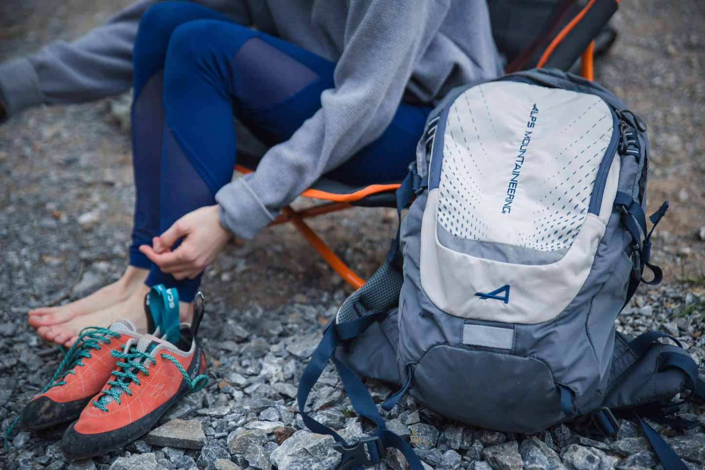 ALPS Mountaineering Hydro Trail 17L Backpack - Gray/Navy