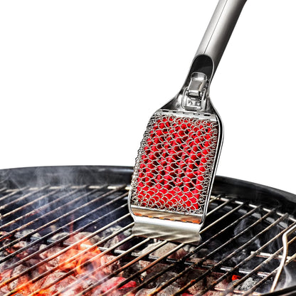 OXO Good Grips Grill Brush - Bristle-Free Design with Replaceable Head for Easy Cleaning