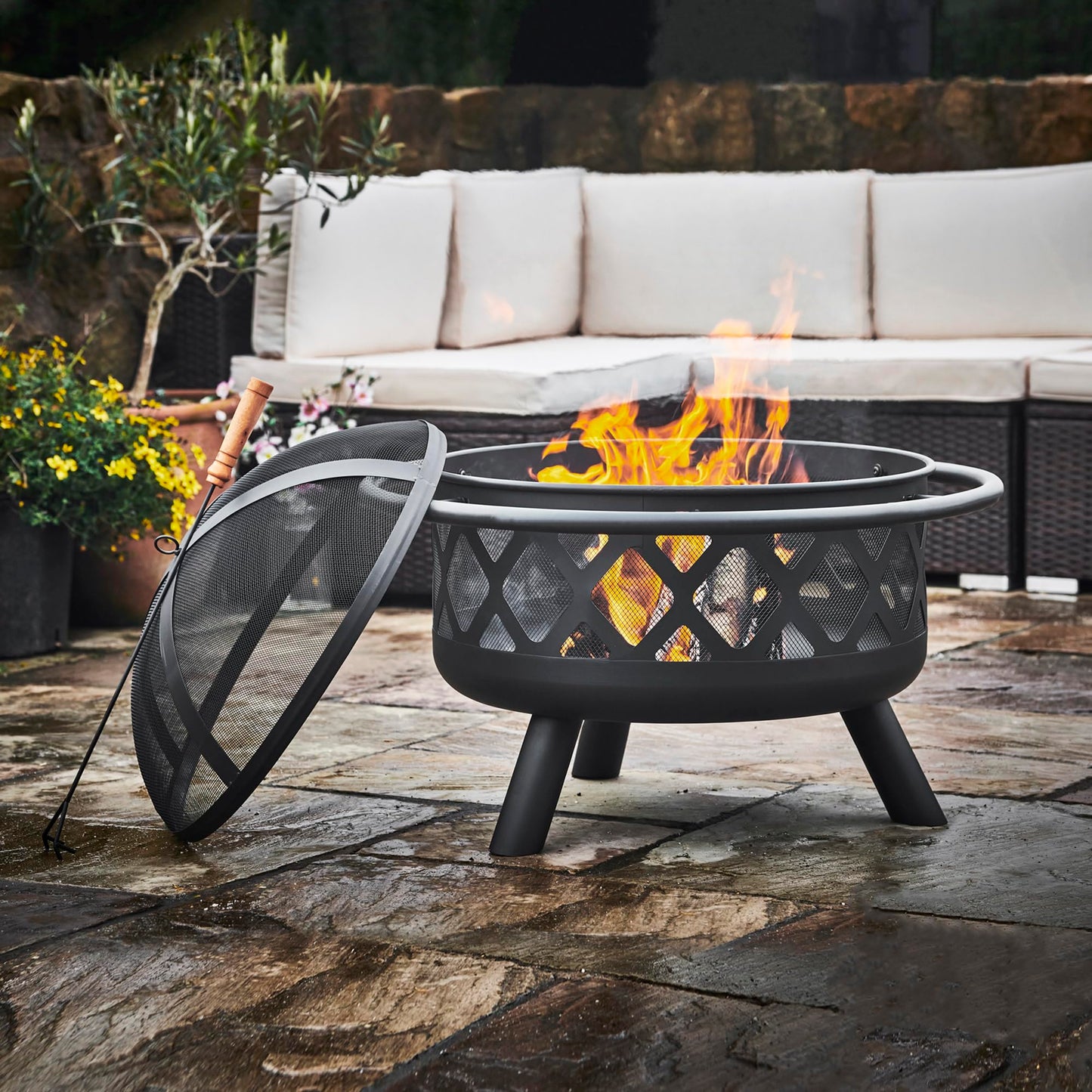 Teamson Home Round Steel Outdoor Fire Pit Outside Wood Burning Firepit Bonfire with Firebowl, Poker, Mesh Screen for Patio Garden Backyard BBQ, 30 Inch, Black