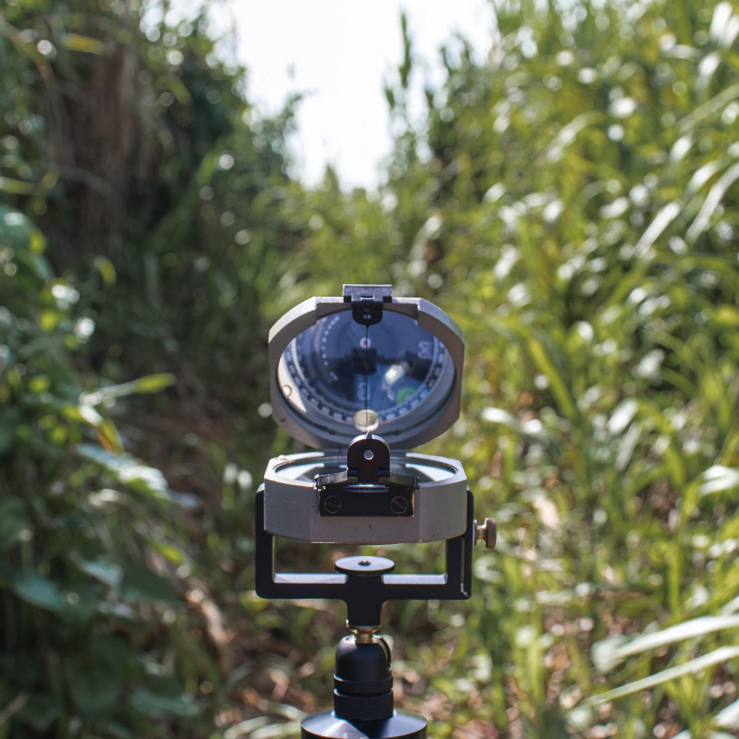 Brunton Ball & Socket Stability Mount for Pocket Transit Compass – Non-Magnetic Aluminum/Brass Tripod Adapter with 1/4-20 Thread for Precise Level Azimuth & Inclination Readings