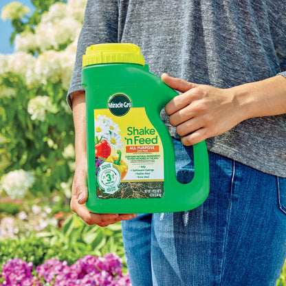 Miracle-Gro Shake 'N Feed All Purpose Plant Food - Ideal for Indoor & Outdoor Plants, 4.5 lbs.