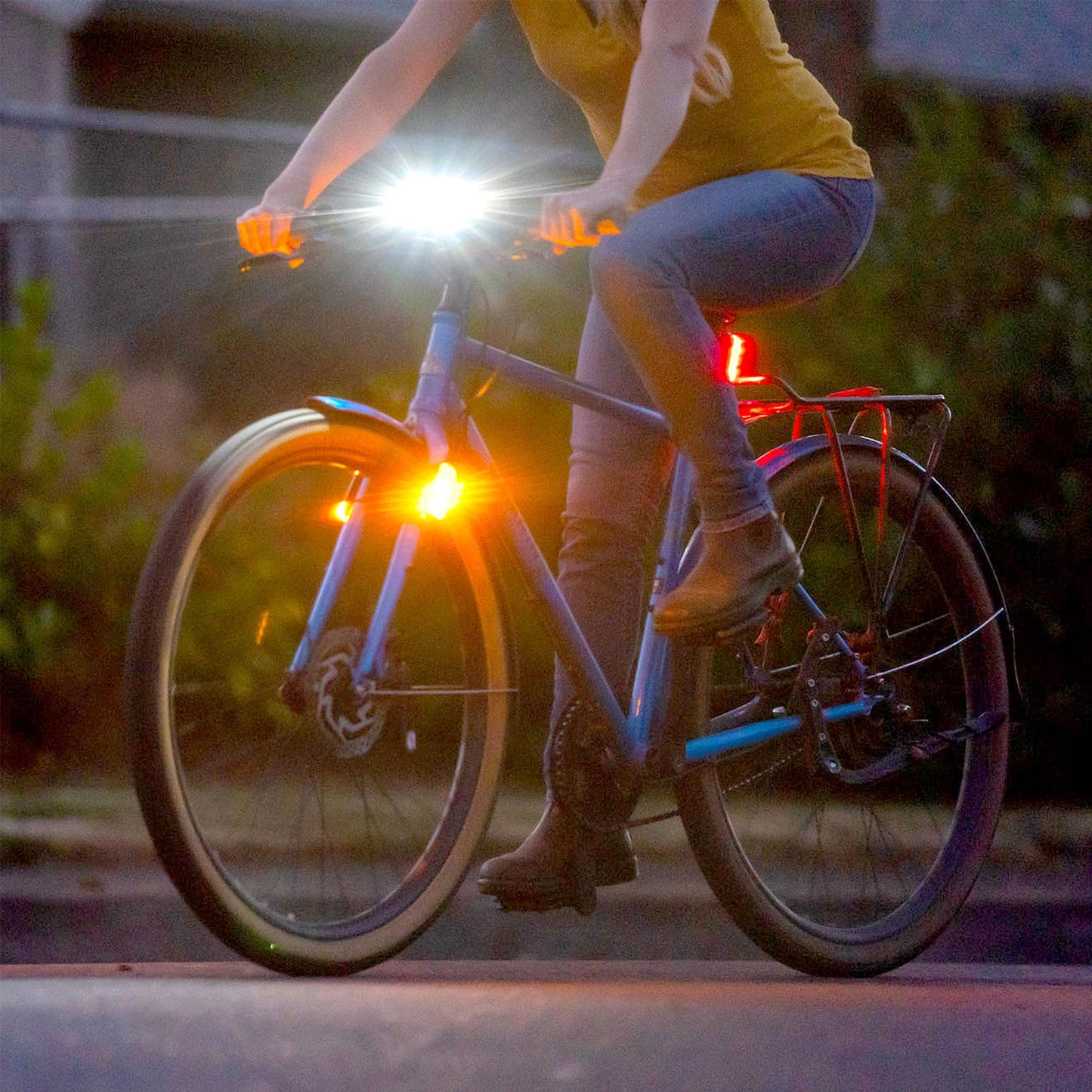Blackburn Luminate 360 Light Set (Dayblazer 550 Lumens, Grid Rear 40 Lumens/Grid Side 40 Lumens)