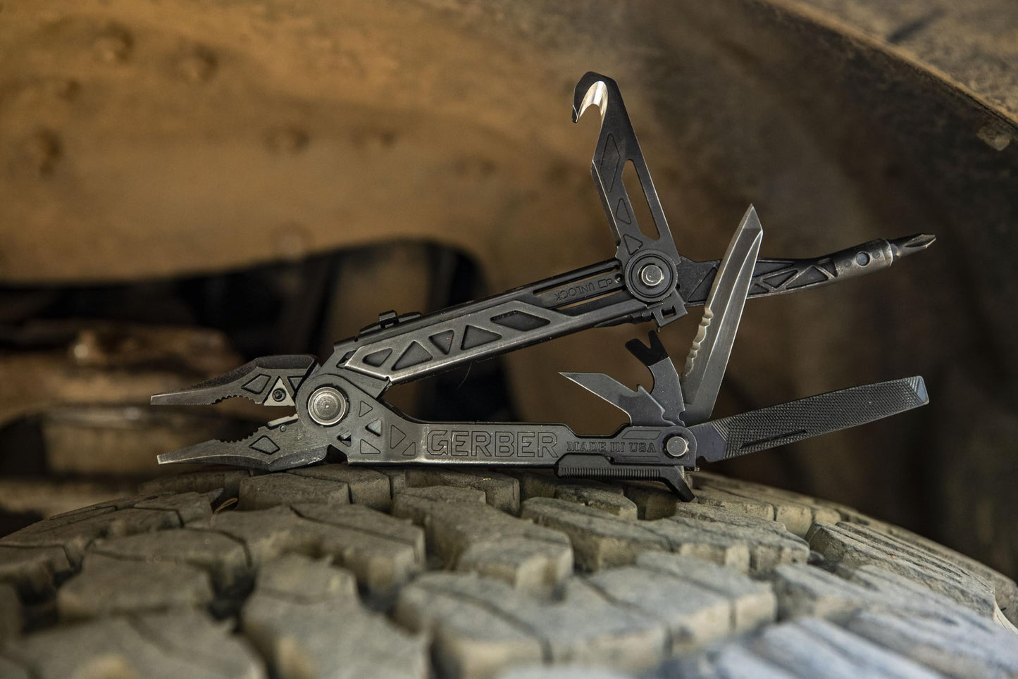 Gerber Gear Center Drive Rescue - Multitool Knife with Pliers, Strippers & Strap Cutter - Portable EDC Tactical Gear for Camping & Outdoor - Utility Tool - Molle Fabric Sheath- Made in USA - Black