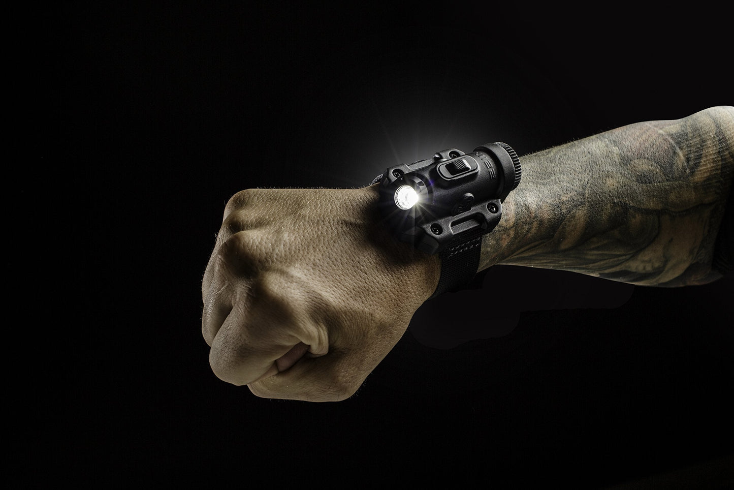 SureFire 2211 X Compact Variable-Output 123A-Powered LED WristLight 2211X-A-BK