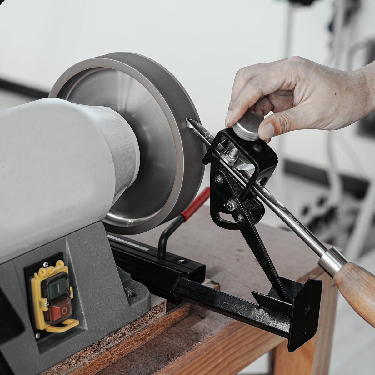 Lathe Tool Sharpening Jig, Multi-Grind Jig for Grinders, Woodturning Chisels and Tools, Sharpening Gouges, Chisels, Scrapers, Parting tools, Skews, and Carving Tools.