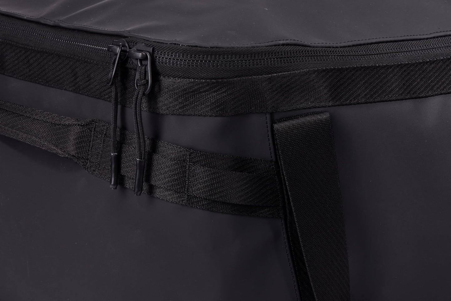 Thule Chasm 55L Gear Hauler, Waterproof Base, Internal Pockets and Movable Divider Panels, Zippered lid, Sturdy Grab Handles