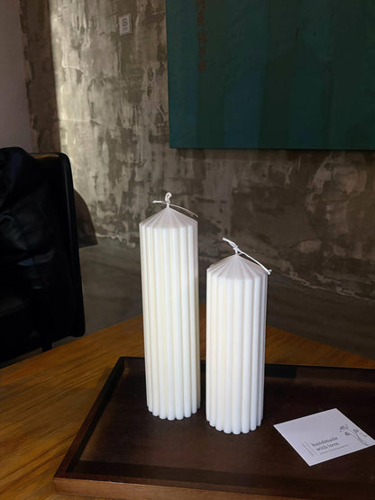 Hyznengu Ribbed Peak Pillar Candle- Large Handmade Scented Soy Wax Candle with Elegant Bubble Aesthetic， Housewarming Gift, Shelf & Coffee Table Centerpiece, White (Large)