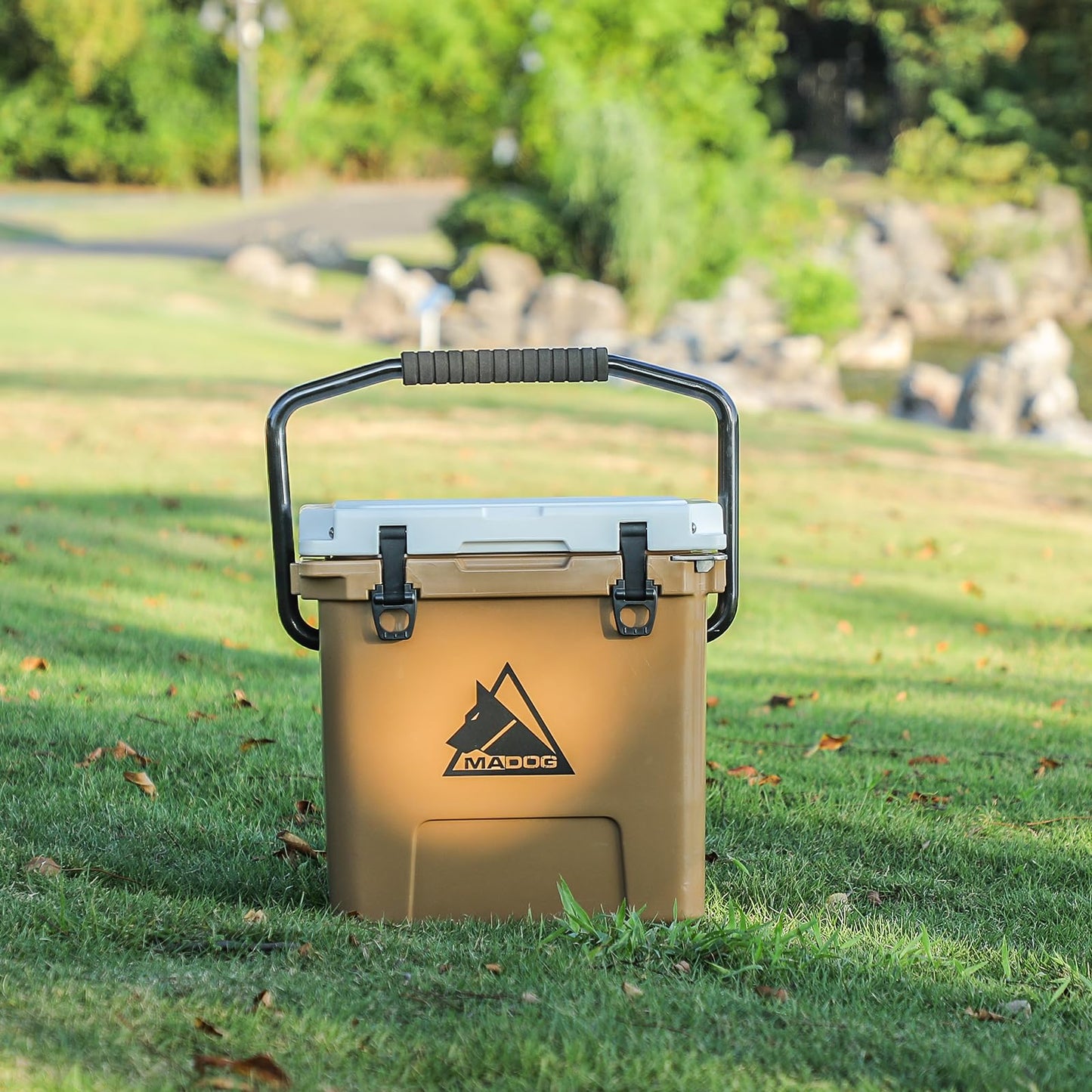 MADOG 18qt Portable Small Cooler, Lightweight Handle Hard Cooler, Leak-Proof LLDP Beach Cooler Keeps 7 Days Ice Retention, for Fishing, Camping, Boating and Traveling, White & Khaki