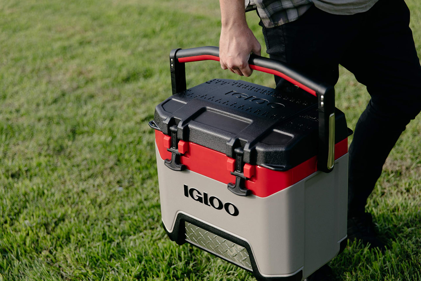 Igloo Heavy-Duty 25 Qt BMX Ice Chest Cooler with Cool Riser Technology