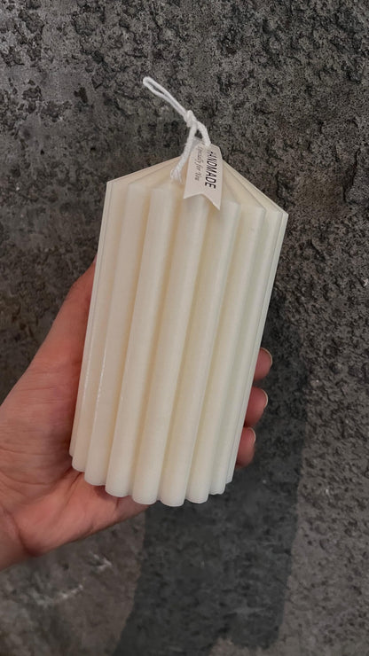 Hyznengu Ribbed Peak Pillar Candle- Large Handmade Scented Soy Wax Candle with Elegant Bubble Aesthetic， Housewarming Gift, Shelf & Coffee Table Centerpiece, White (Small)