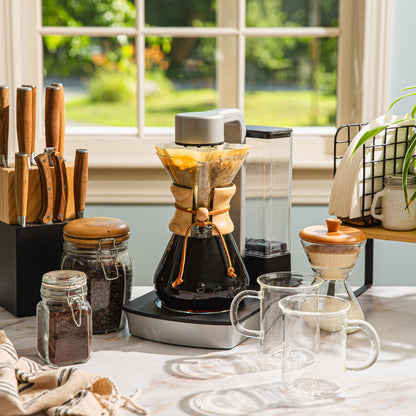 Chemex Ottomatic Pour Over Coffee Maker Set, 40 oz Capacity – Automatic Pour Over Machine with 6 Cup Glass Coffeemaker, Specialty Drip Brewer, Barista Quality Coffee System