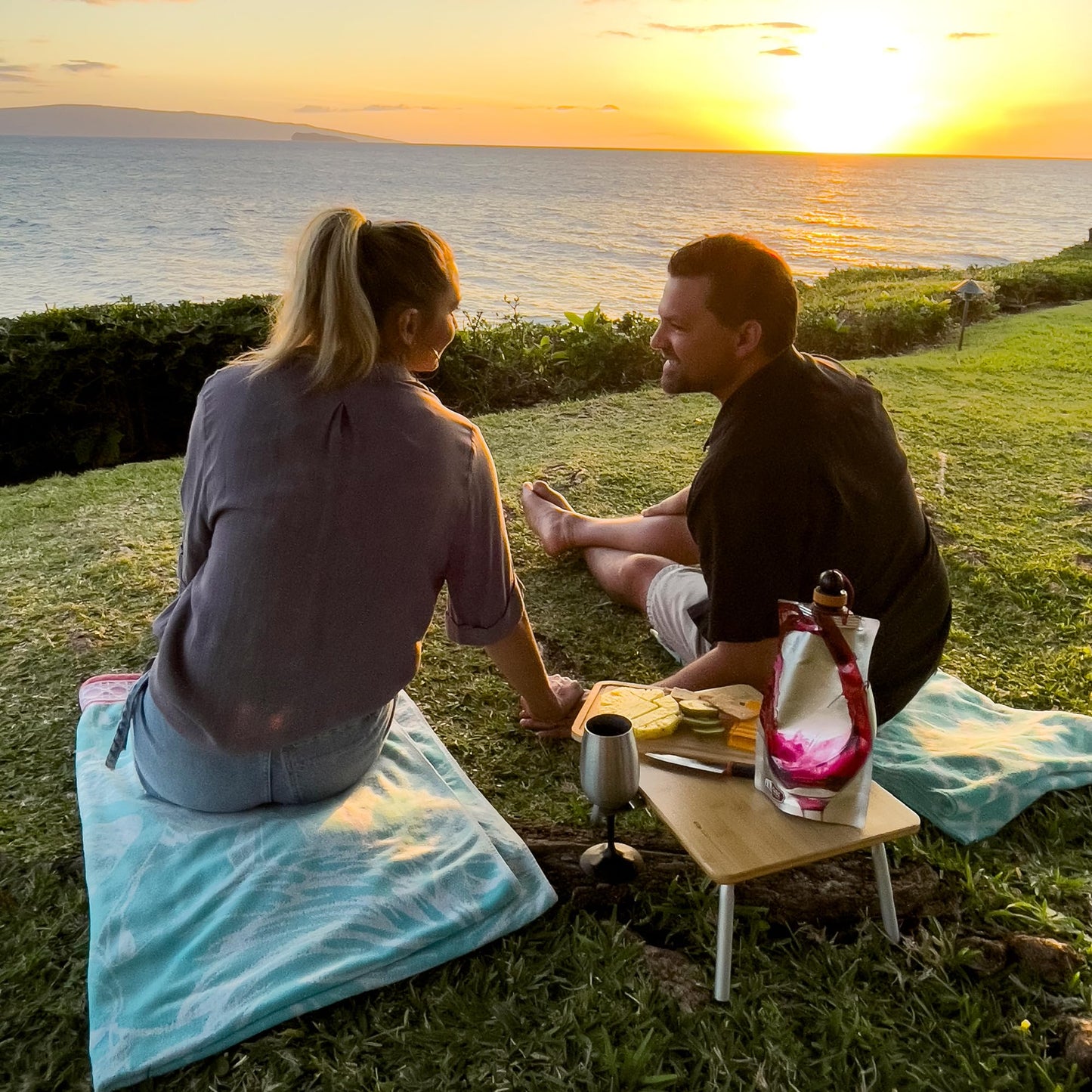 GSI Outdoors Gourmet Picnic Set, 2 Person Portable Camping & Wine Dining Travel Kit with Table, Glasses, Food Containers & Case
