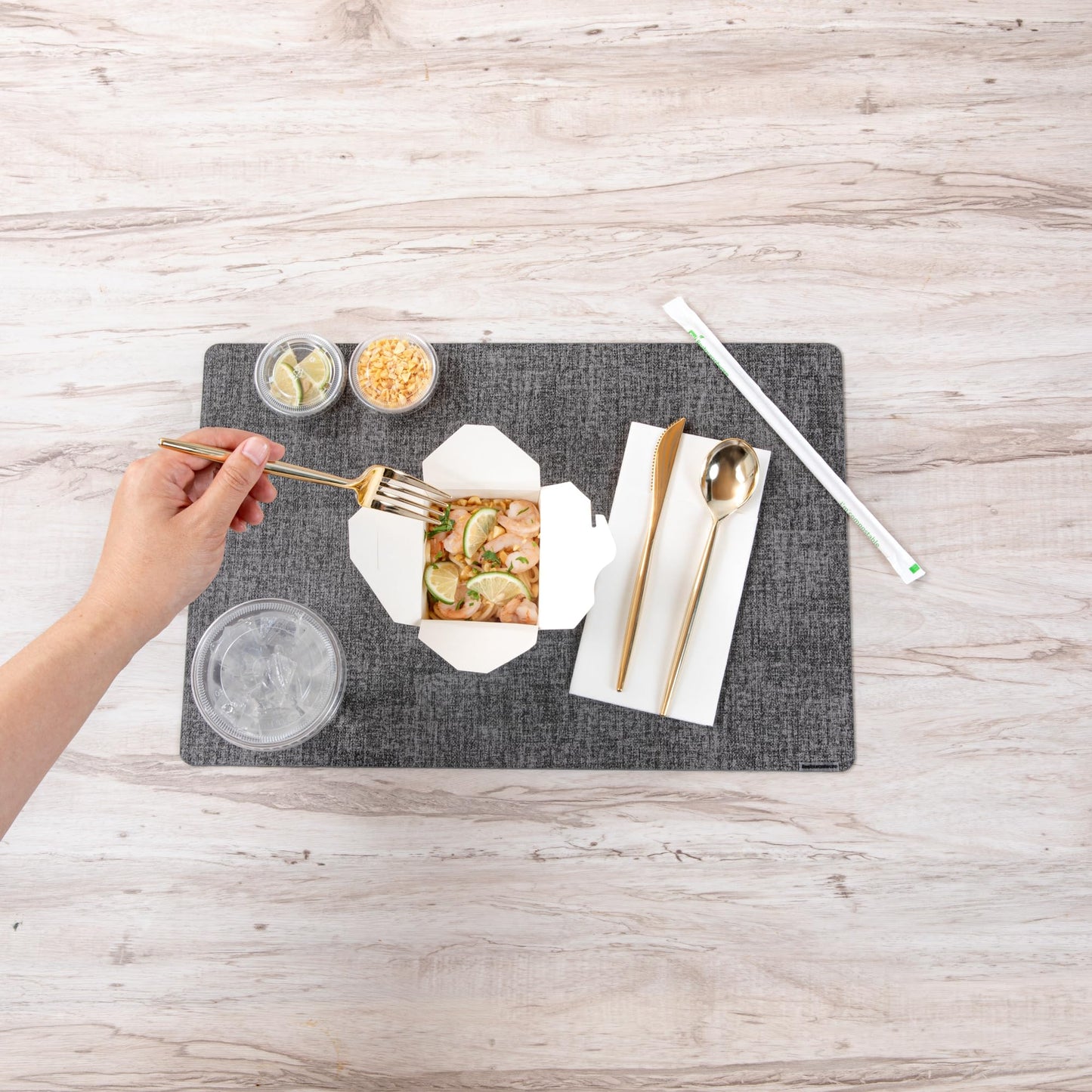 Restaurantware-Moderna 7.5 Inch Fancy Disposable Flatware, 60 Durable Plastic Flatware - With Reinforced Handle, Heavy-duty, Gold Plastic Sustainable Cutlery Or Restaurants