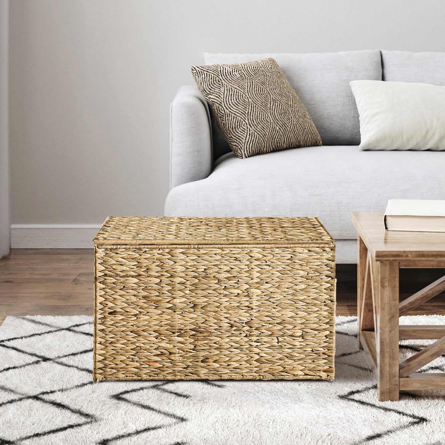 MOORLITER Water Hyacinth Storage Basket with Lid, 42.3 Gallon (160L) Wicker Storage Trunk with Handles, Handwoven Wicker Storage Bin for Blanket, Foldable, for Living Room, Laundry Room, Natural