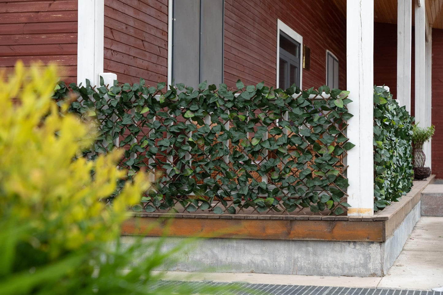 DOEWORKS Expandable Fence Privacy Screen for Balcony Patio Outdoor, 4PCS Faux Ivy Fencing Panel for Backdrop Garden Backyard Home Decorations