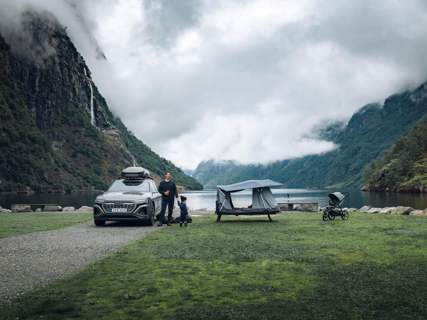 Thule Outset Hitch-Mounted Tent, Sleeps 3 People, Easy Setup, Detaches from Vehicle, Car Camping for Jeep, Truck, SUV, Van