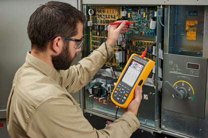 Fluke 125B Industrial ScopeMeter Oscilloscope with Bus Health, Power Measurement, and Harmonics Mode, SCC120 Kit