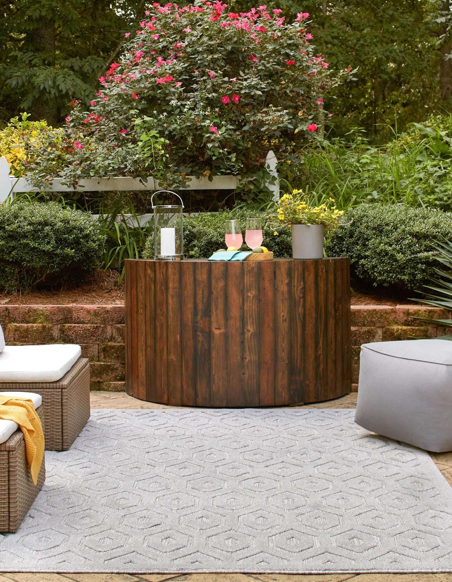 Unique Loom Outdoor Trellis Textured Collection Area Rug - Spatial (6' 1" x 9' Rectangle, Grey/ Gray)