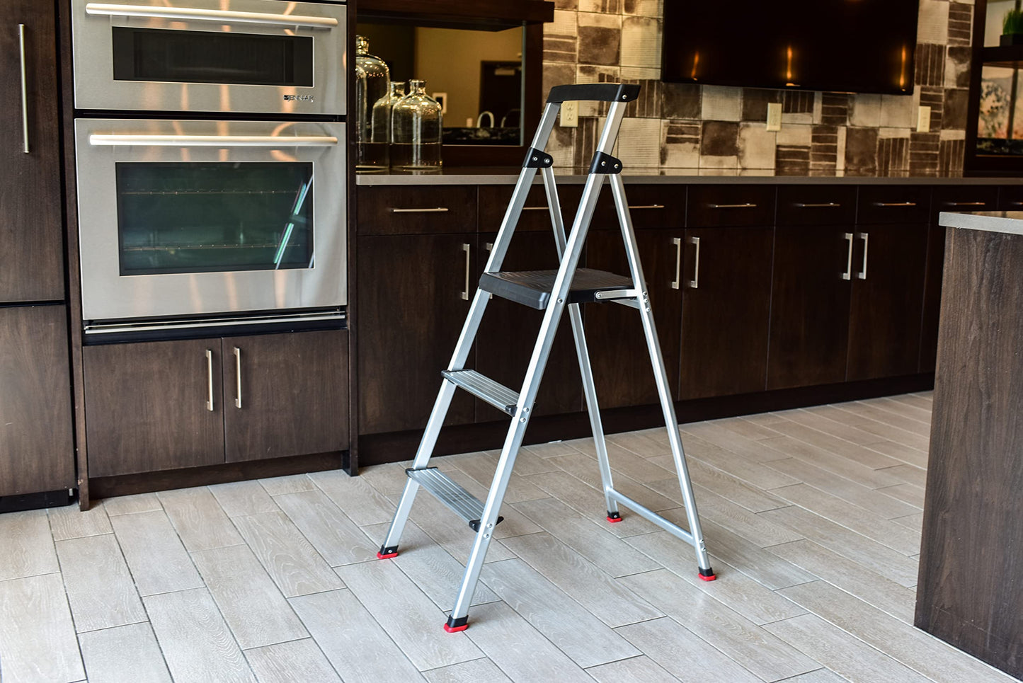 Rubbermaid 3-Step Ladder, Aluminum Lightweight Folding Step Stool with Project Top, Silver, Tested to US Safety Standards, No Assembly Required