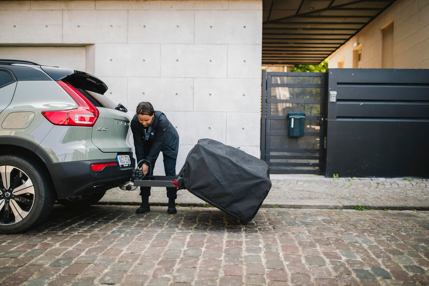 Thule Outset Hitch-Mounted Tent, Sleeps 3 People, Easy Setup, Detaches from Vehicle, Car Camping for Jeep, Truck, SUV, Van