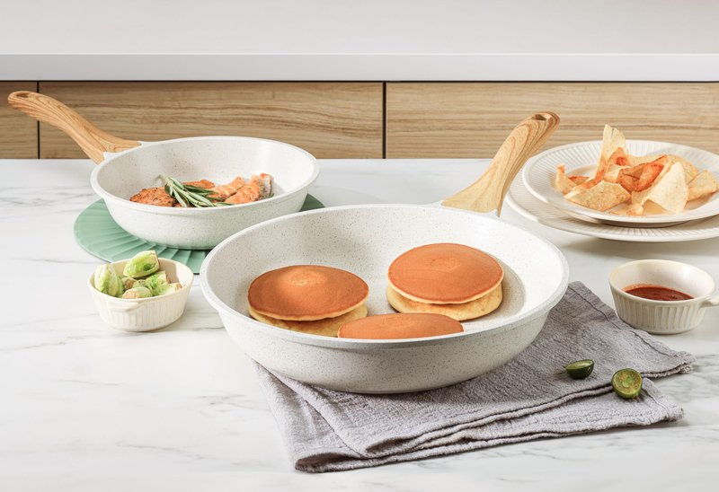 SENSARTE Nonstick Ceramic Cookware Set, 13-Piece Non-toxic Pots and Pans Set, Healthy Kitchen Cooking Set with Stay-Cool Handles, Silicone Tools and Pot Protectors, PFAS Free