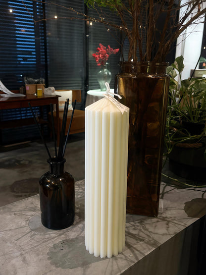 Hyznengu Ribbed Peak Pillar Candle- Large Handmade Scented Soy Wax Candle with Elegant Bubble Aesthetic， Housewarming Gift, Shelf & Coffee Table Centerpiece, White (Large)
