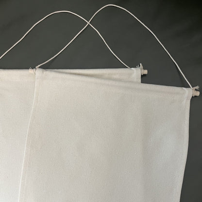 Hixixi 2pcs DIY Blank Canvas Flags Banners Stand Enamel Pin Brooch Collection Lapel Badge Storage Display Decorative Wall Hanging Banner Holder with Rod