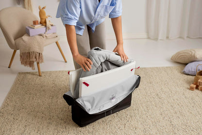 BabyBjörn Travel Crib Light - Silver + Fitted Sheet Bundle Pack
