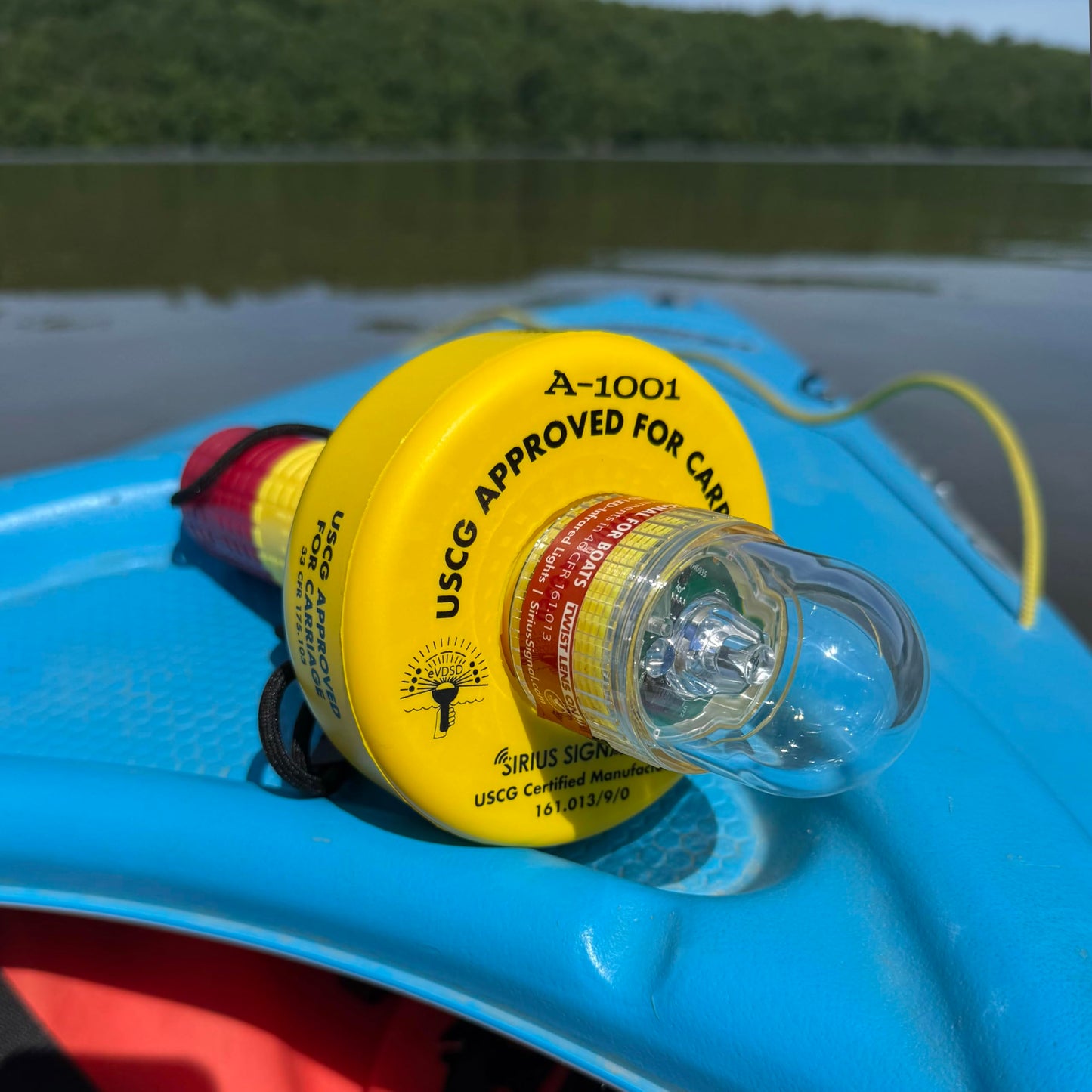 Sirius Signal A-1001 SOS LED 3-in-1 Distress Signal with Mini Solo Beacon - White & Infrared, USCG Approved, Includes Display Mount, Daytime Flag & Whistle
