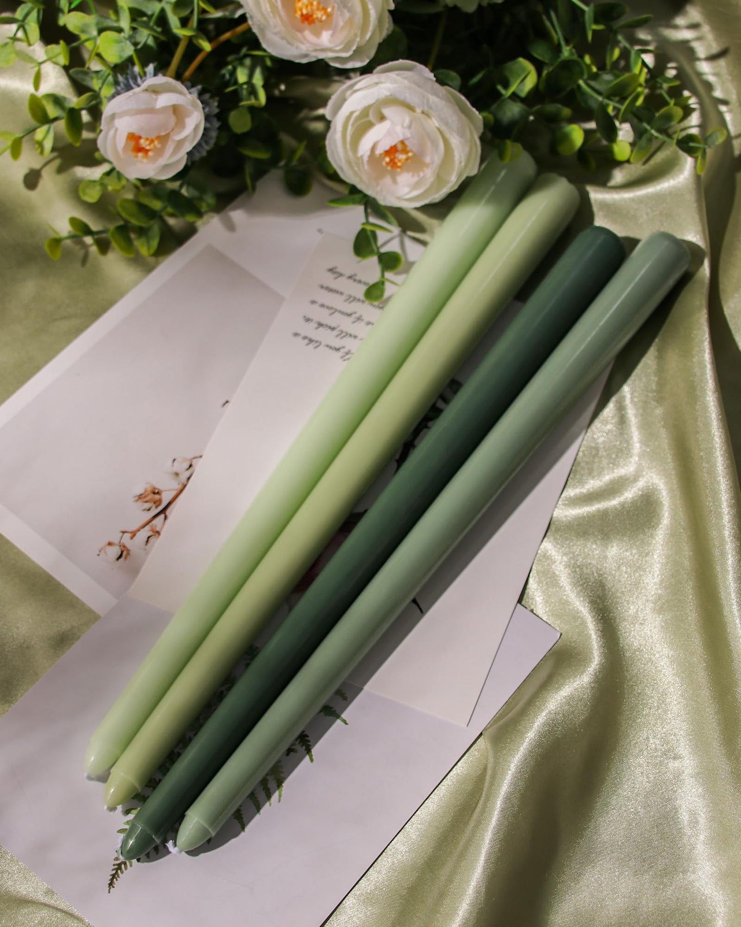 Viyffo 12 Inch Green Taper Candles 4 Pack Unscented Smokeless Long Tall Tapered Candles for Candlesticks Sticks Wedding Home Decor Dinner
