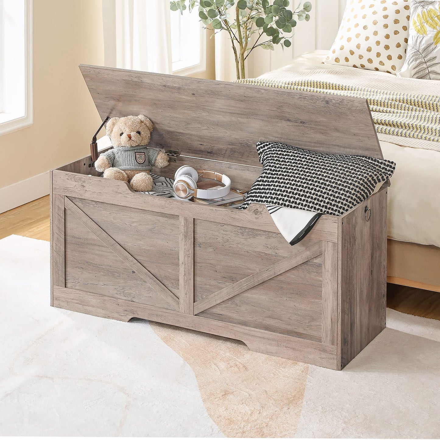 HOOBRO Storage Bench, 43.3” Retro Wooden Storage Chest with U-Shaped Cut-Out Pull, Safety Hinge, Supports 220 lb and Easy Assembly for Toy Box Organizer (Greige) BG772CW01
