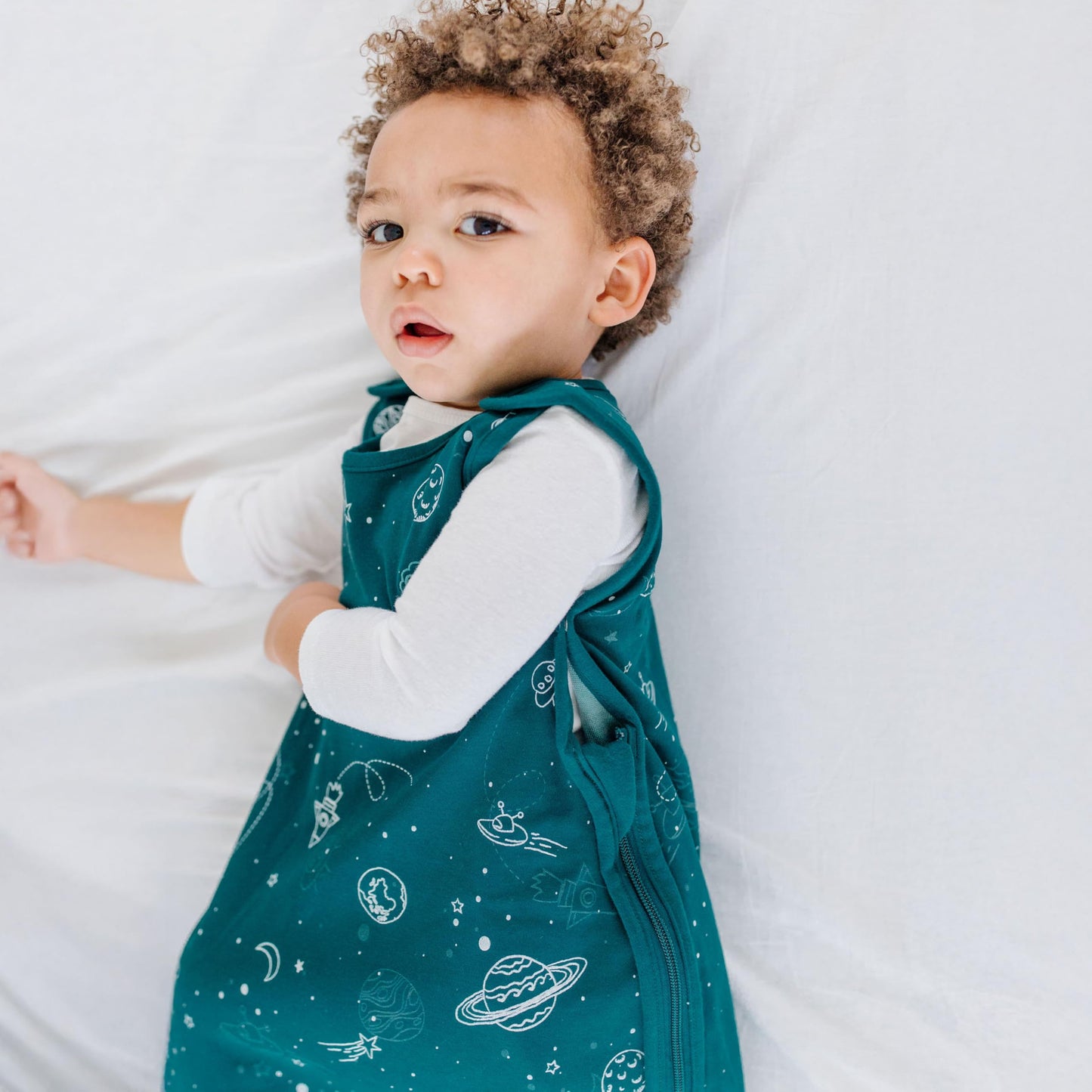 Woolino Big Kid Sleeping Bag, 4 Season Baby Sleep Sack, Merino Wool and Organic Cotton Wearable Blanket, 4-6 Years, Space (Glow In The Dark)