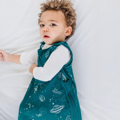 Woolino Big Kid Sleeping Bag, 4 Season Baby Sleep Sack, Merino Wool and Organic Cotton Wearable Blanket, 4-6 Years, Space (Glow In The Dark)