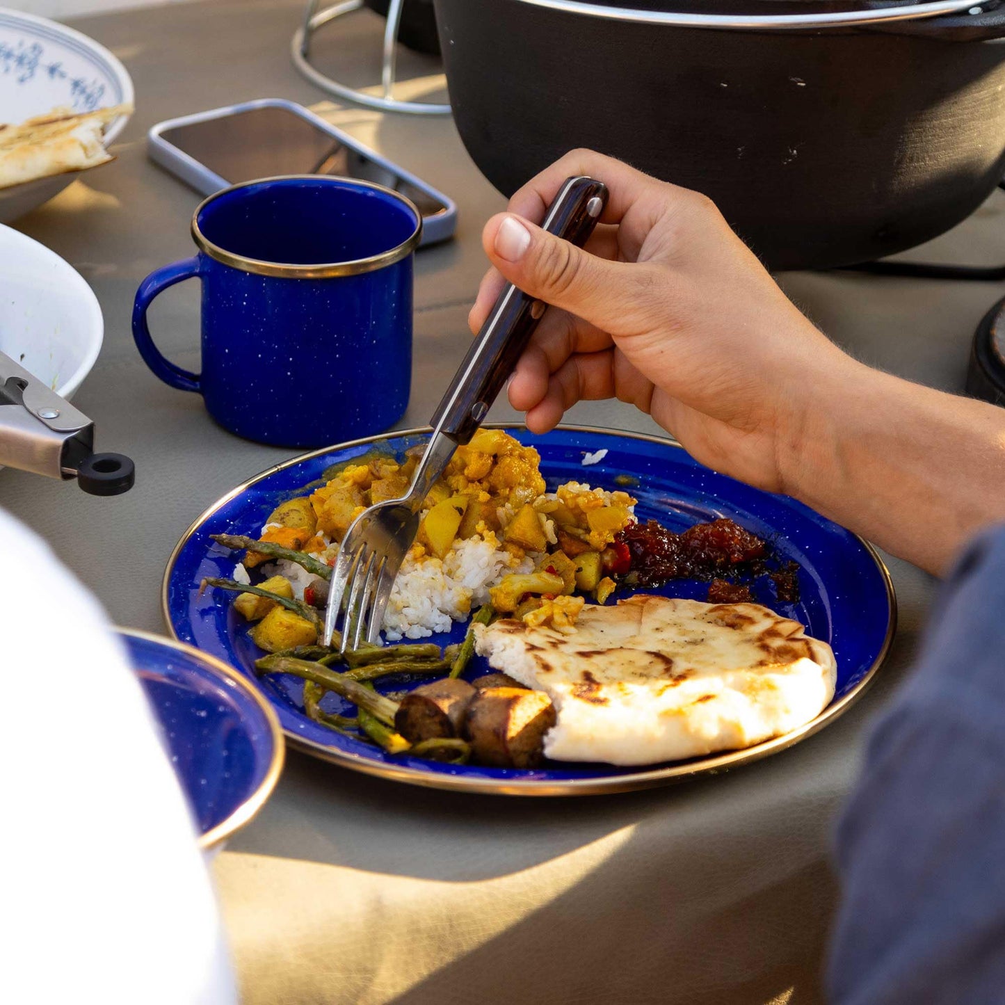 GSI Outdoors Mesa 4-Person Enamelware Camp Set – Classic Enamel Finish with Stainless Steel Rim, 12-Piece, Dishwasher Safe, Multi-Color