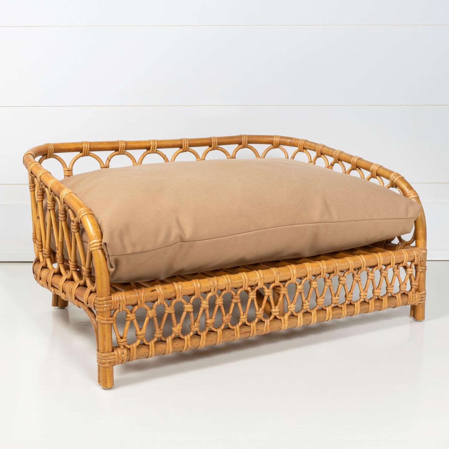 THE LICKER Store DBD1005A Elevated 27.5" x 17" Bohemian Handwoven Rattan Dog Daybed with Machine-Washable Cushion, Natural