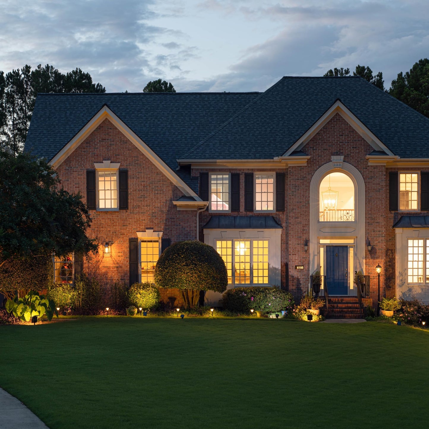 Gama Sonic Premier Outdoor Pathway Garden Landscape Light with 2 Color LEDs, Warm White and Bright White, Black, Heavy Duty Cast Aluminum, 50 Lumens, 4-Pack (239iP490080)