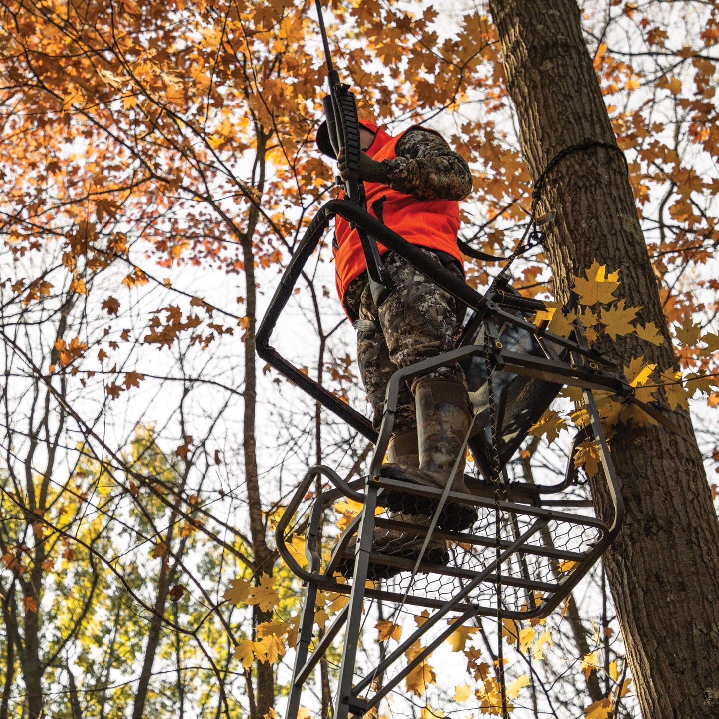 Rivers Edge® Retreat™ LS 1-Man Ladder Stand, 17’11” Height, Lockdown™ Strapping System, Flip-Up TearTuff™ Mesh Seat, 27” Deep Platform, 2-Way Adjustable Shooting Rail, RE670