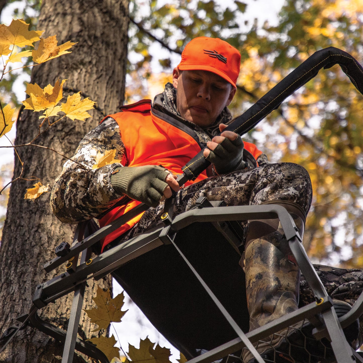 Rivers Edge® Retreat™ LS 1-Man Ladder Stand, 17’11” Height, Lockdown™ Strapping System, Flip-Up TearTuff™ Mesh Seat, 27” Deep Platform, 2-Way Adjustable Shooting Rail, RE670