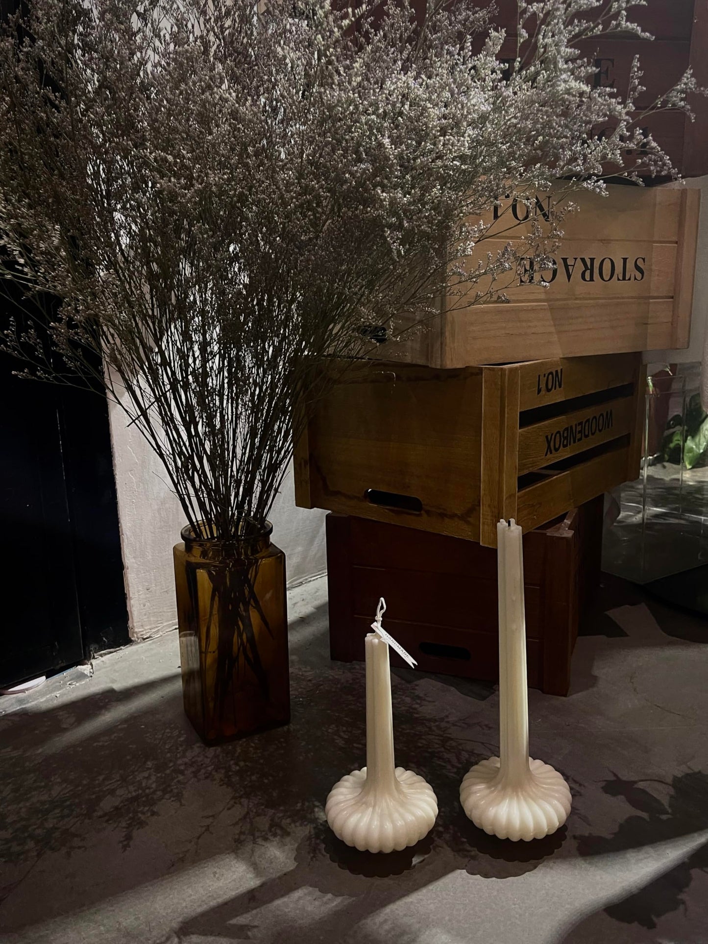Hyznengu Pumpkin Base Candle - Tall Handmade Scented Soy Wax Pillar Vase Candle with Elegant Aesthetic， Housewarming Gift, Shelf & Coffee Table Centerpiece, White (Large)