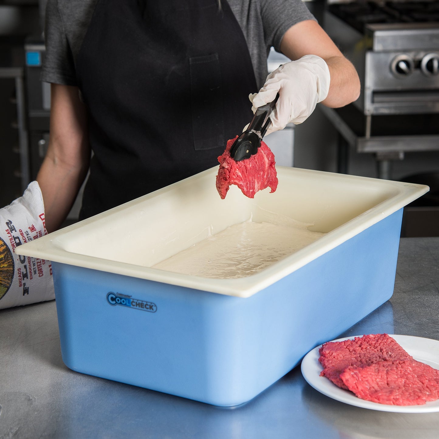 Carlisle FoodService Products Coldmaster Coolcheck Full Size Food Pan Insulated Food Pan with Refrigerant Gel Filling, Plastic, 15 Quarts, White, Blue