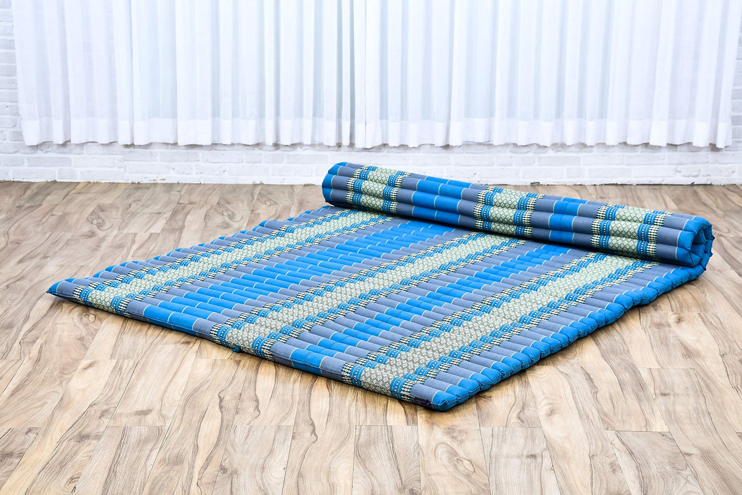 Leewadee - Foldable Floor Mattress - Japanese Roll Up Futon -Trifold Tatami Mat- Guest Floor Bed - Camping Mattress - Thai Massage Mat, Kapok Filled, 75 x 57 inches, Light Blue
