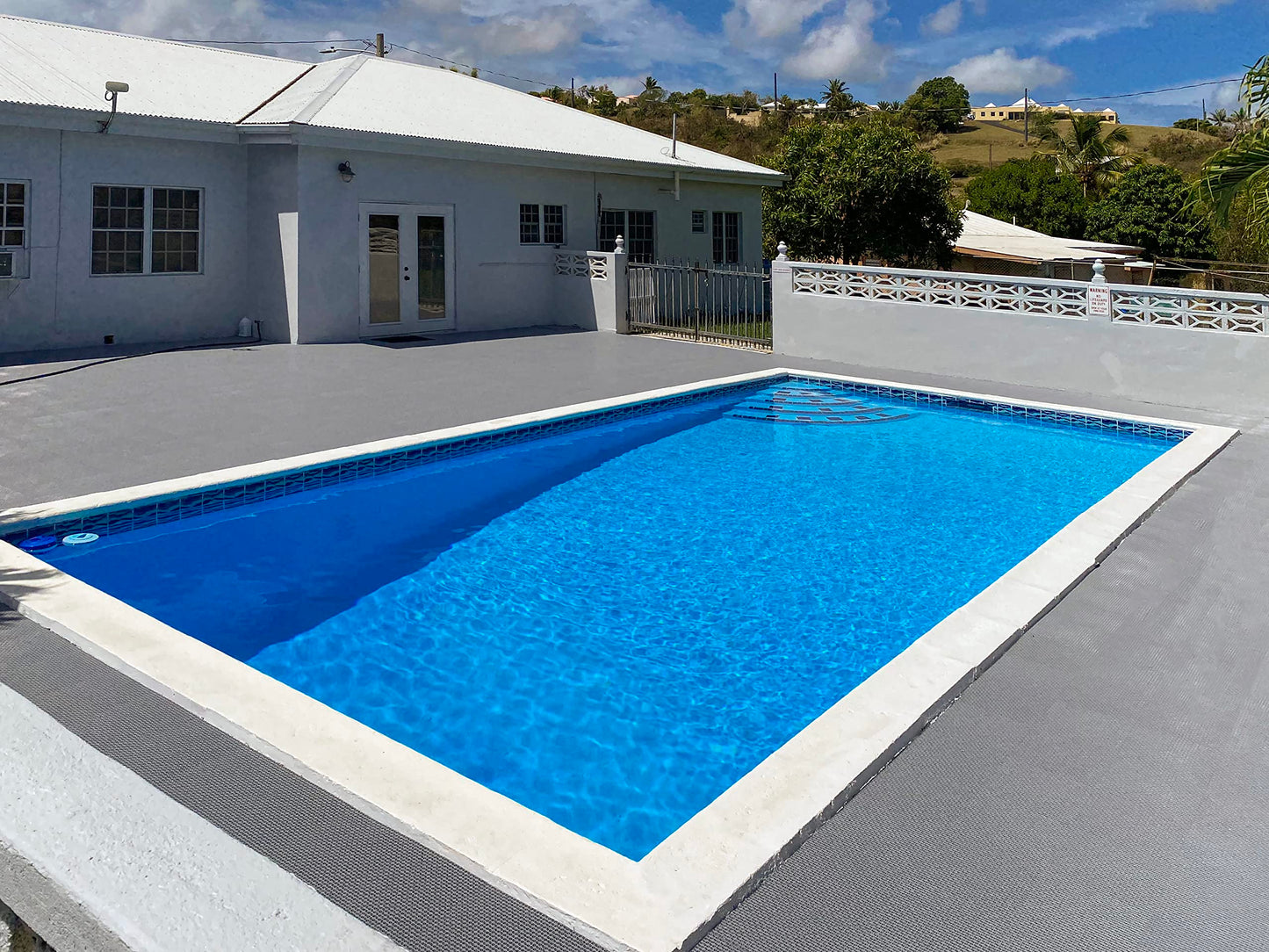 Big Floors DuraGrid Deck Tiles, Interlocking Outdoor Tiles for Patio, Self-Draining, UV-Resistant, Water-Resistant Modular Flooring, Easy Install, 40 Pack, Evergreen